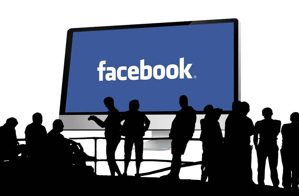 How does the Meta Ad Database collect Facebook group members?